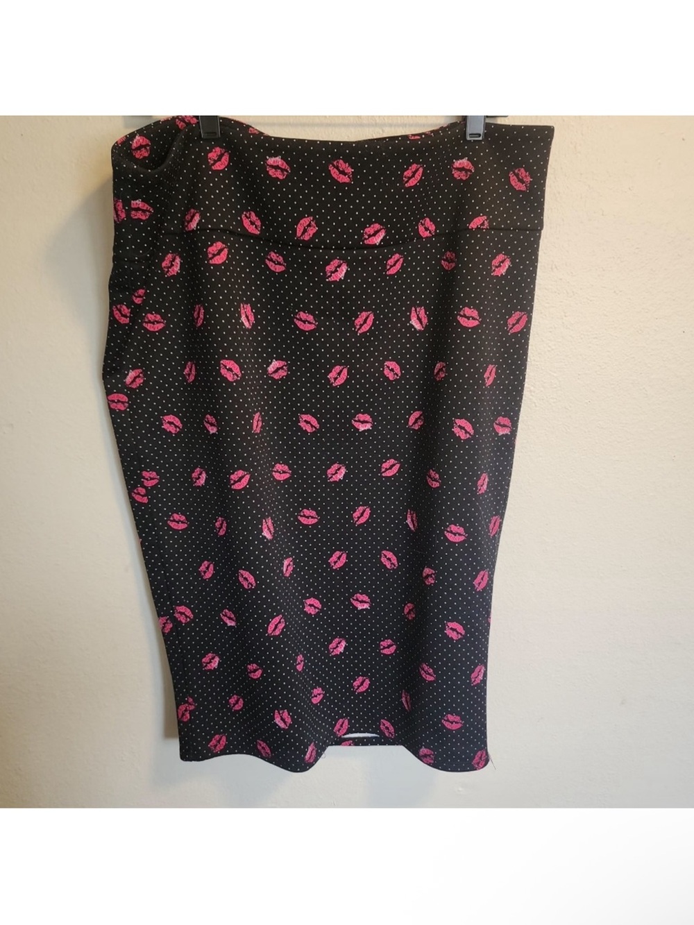 Torrid foldover pencil skirt - lips Size 18